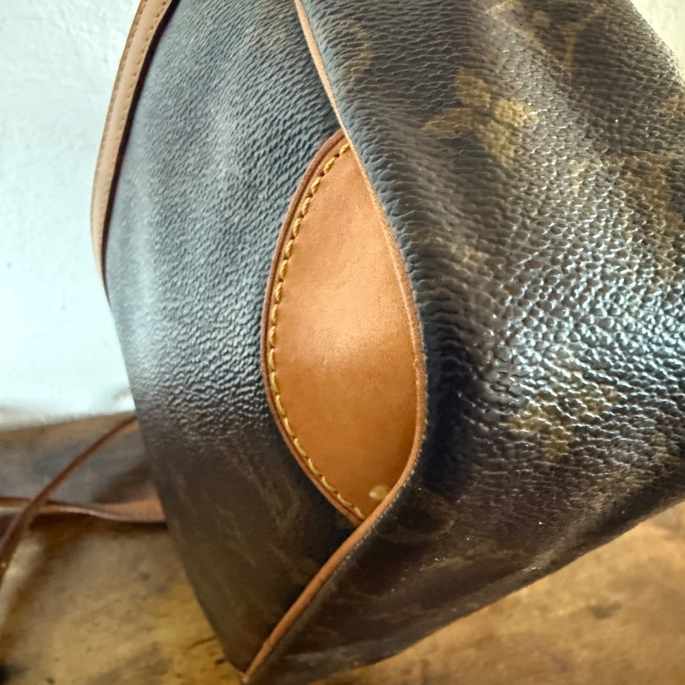 Louis Vuitton Crossbody Trocadero 30 - Picture 6 of 16